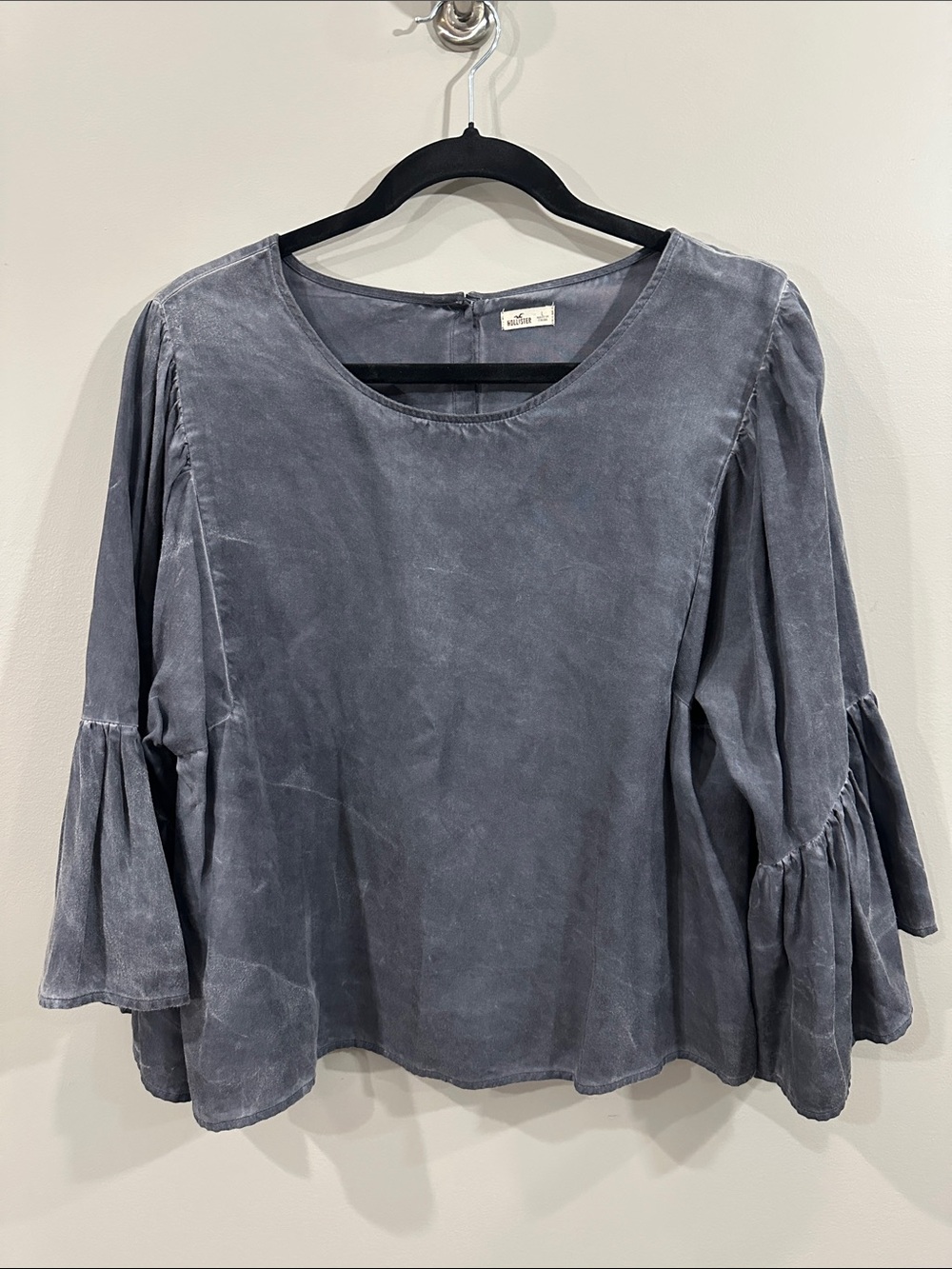 Hollister Distressed/Washed Gray Bell-Sleeve Women’s Top, Size L